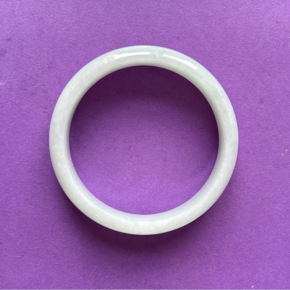 Jade bangle - Picture 2 of 5